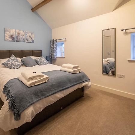 Caer Fedwen Barns Clwyd Cottage Two Bed, Barn Conversion With Private Hot Tub Bodfari エクステリア 写真
