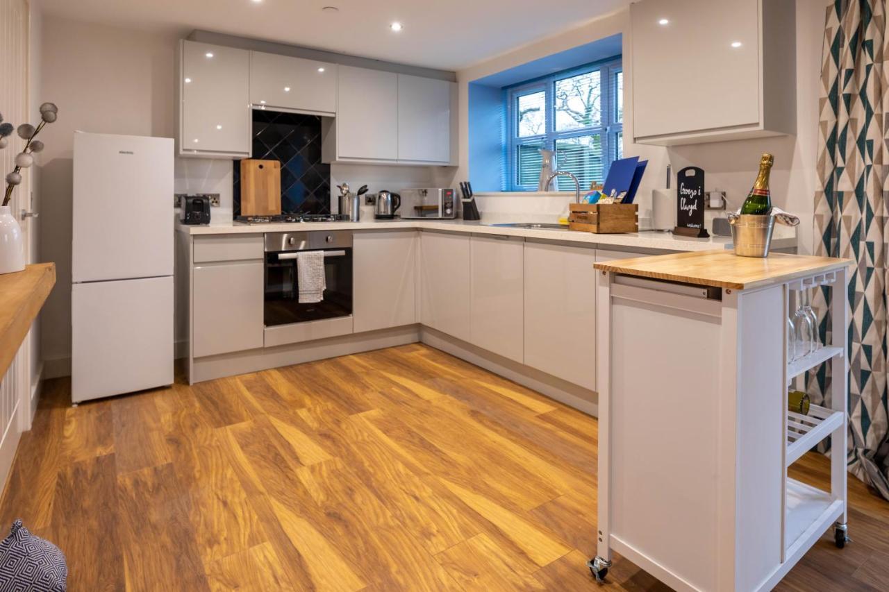 Caer Fedwen Barns Clwyd Cottage Two Bed, Barn Conversion With Private Hot Tub Bodfari エクステリア 写真